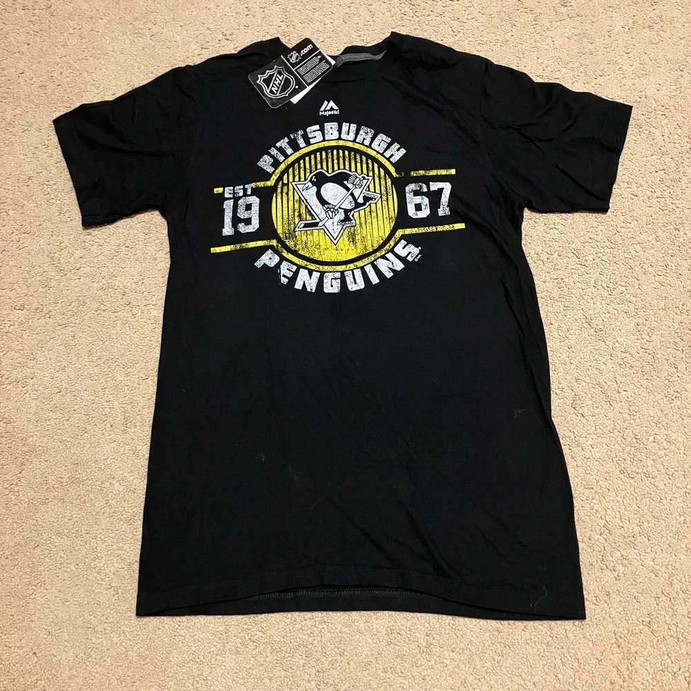 Majestic Pittsburgh Penguins distressed‎ logo graphic Men's S t-shirt black NWT